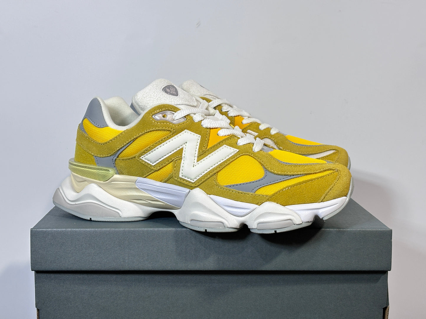 New Balance "9060 White & Yellow"