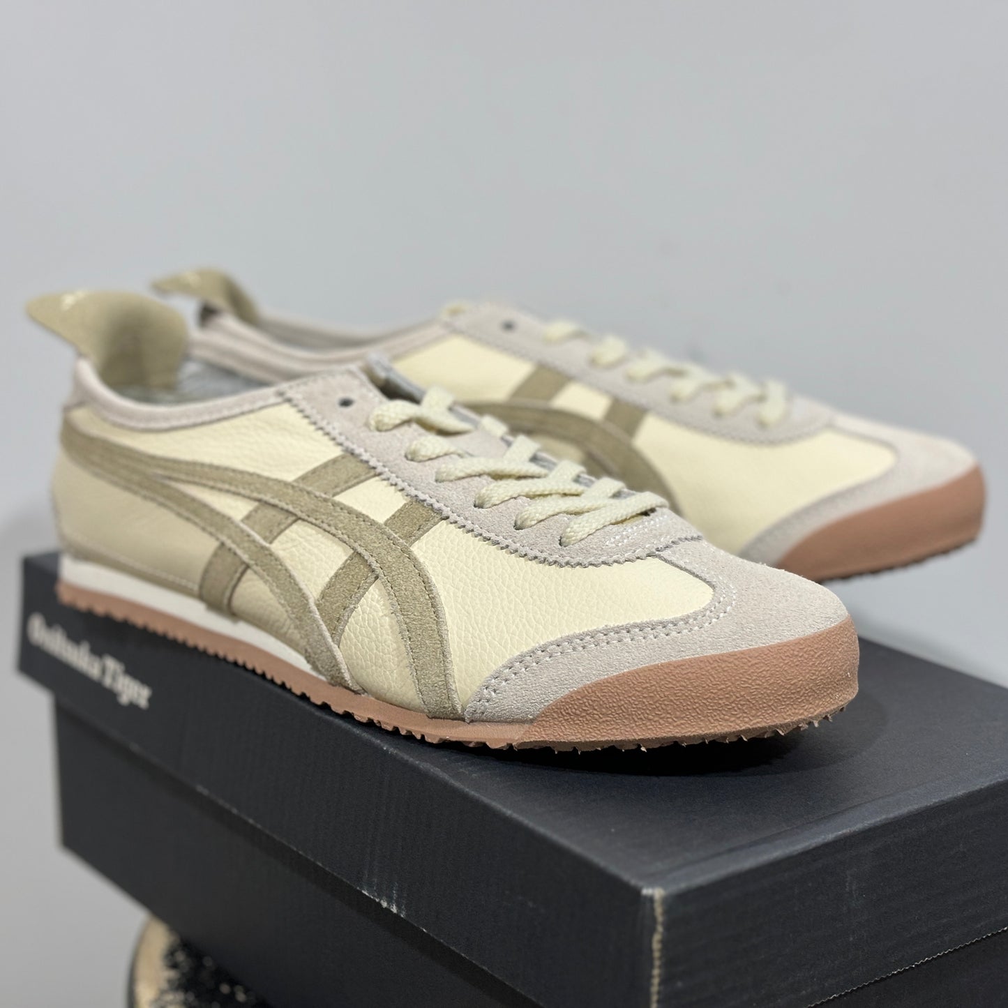 Asics Onitsuka Tiger "Beige Apricot Pure"