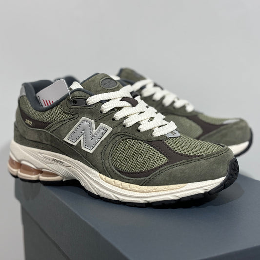 New Balance "2002R - Army Green Casual"