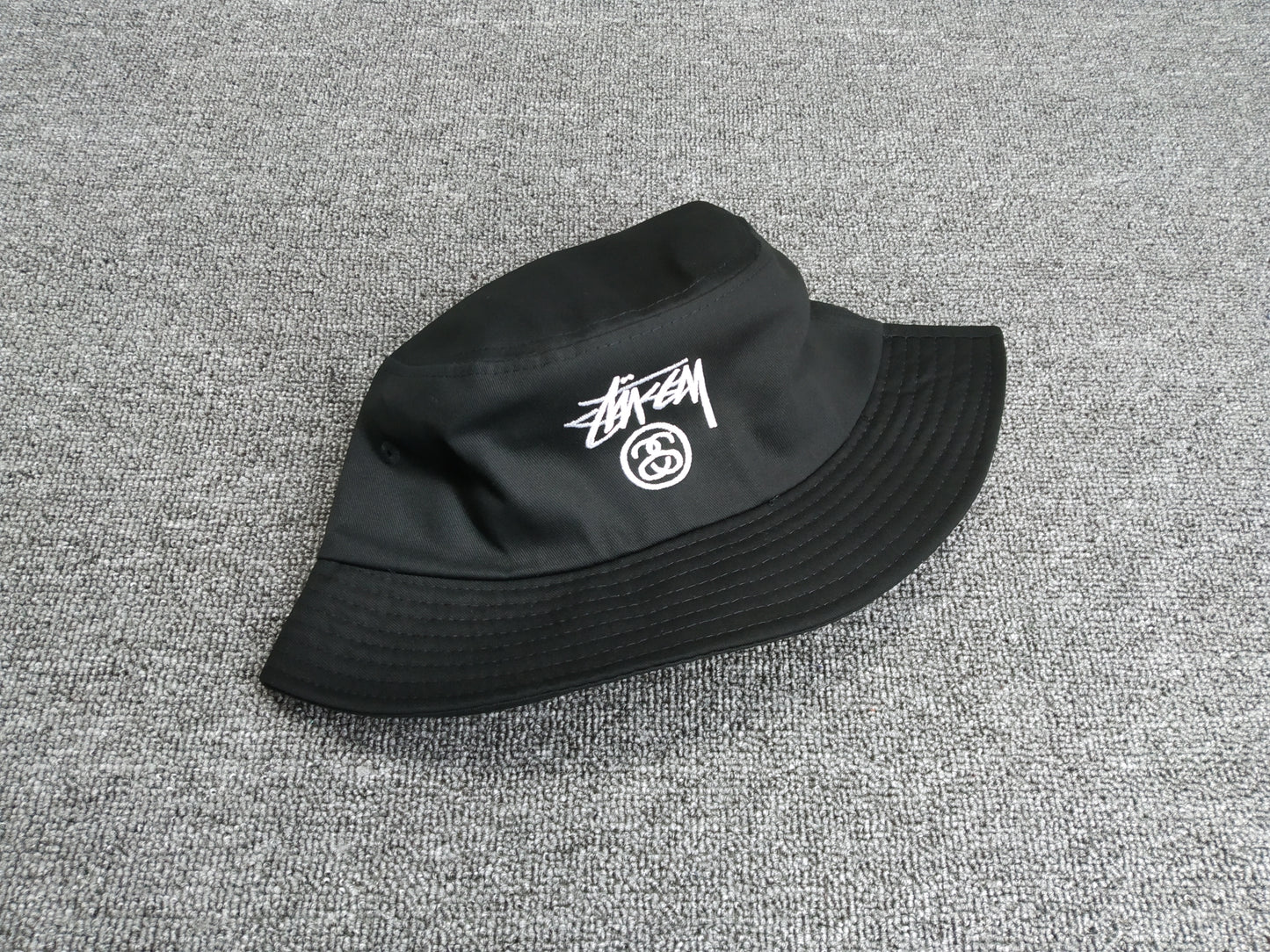 Stussy "Bucket Hat" (Black & White)