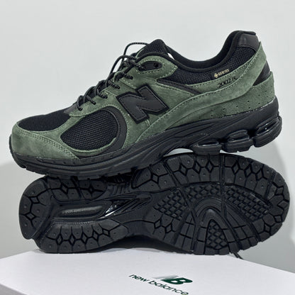 New Balance "2002R - Black & Green"