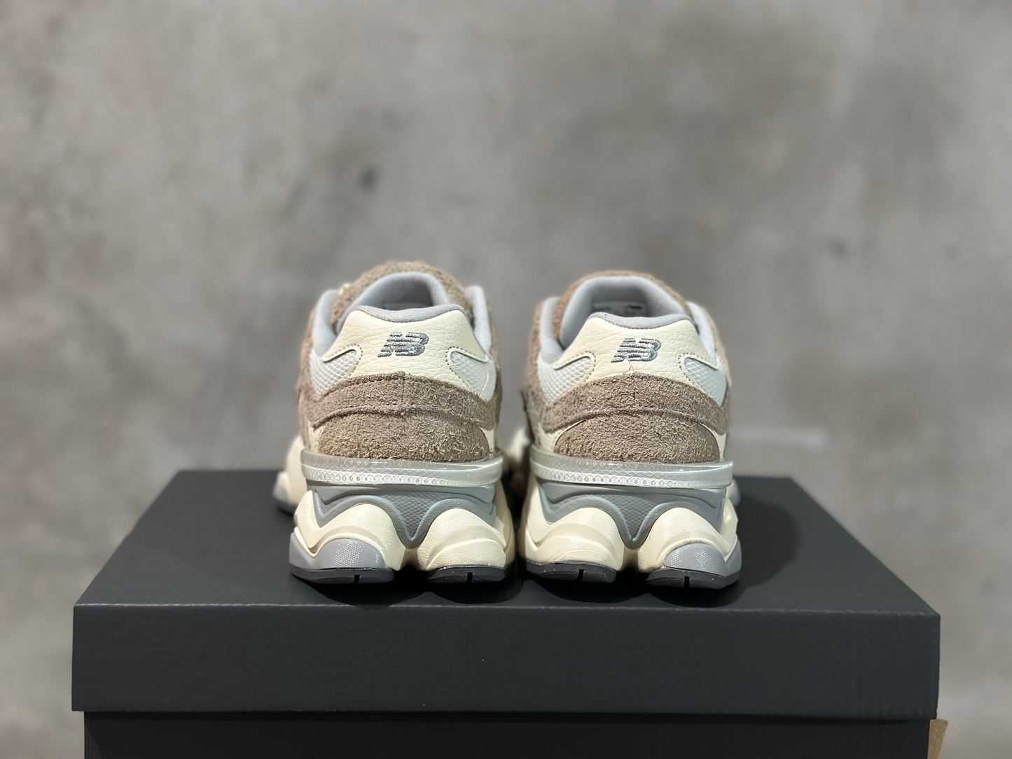 New Balance "9060 Beige Brown"