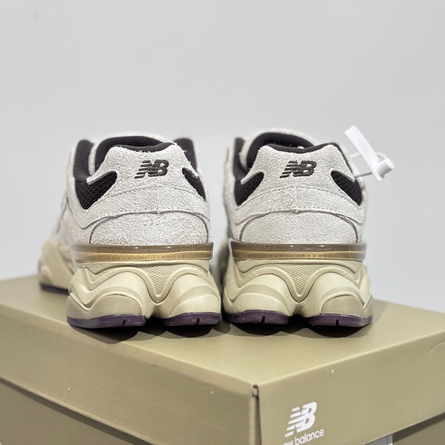 New Balance "9060 Cream & Brown"