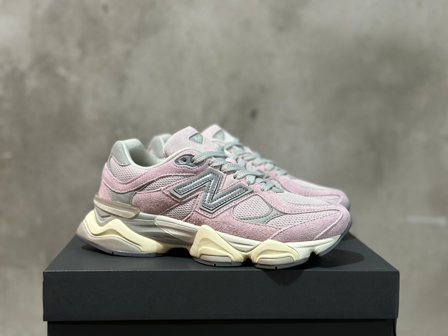 New Balance "9060 Gray Pink"