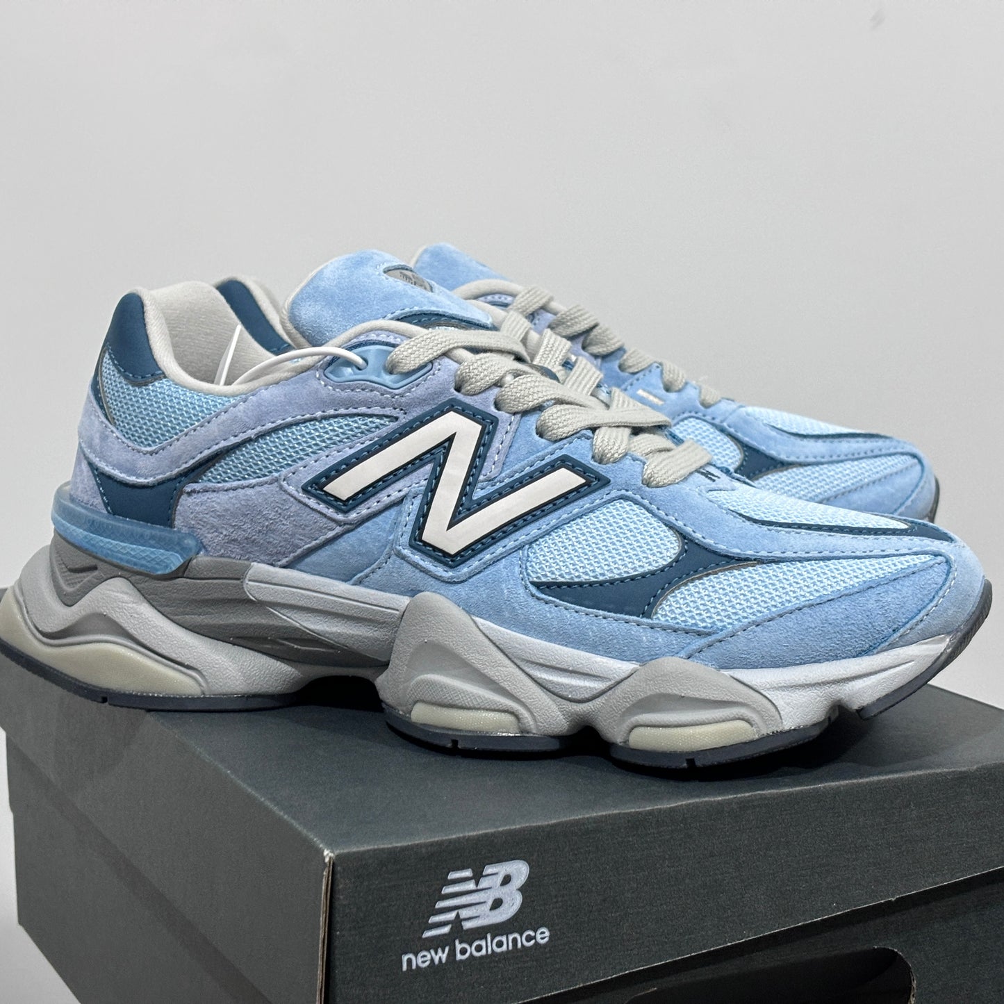 New Balance "9060 Sky Blue"