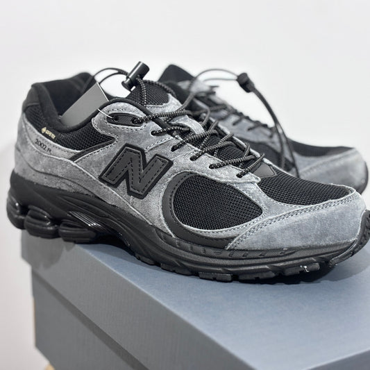 New Balance "2002R - Black Charcoal"