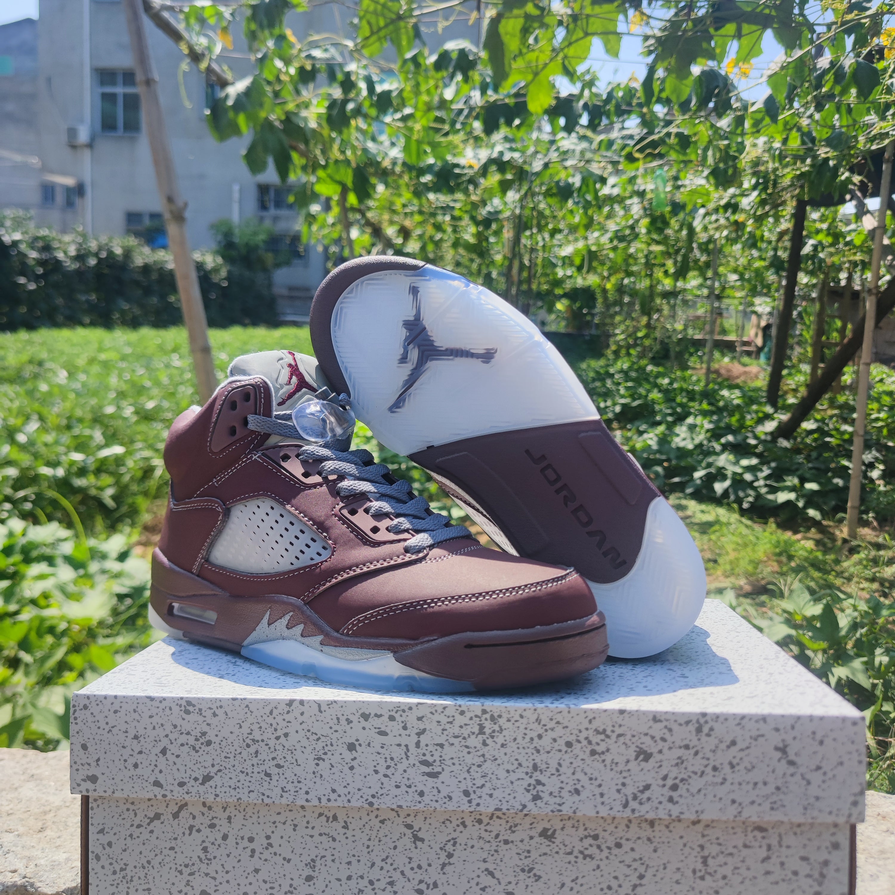 Burgundy retro hot sale jordans