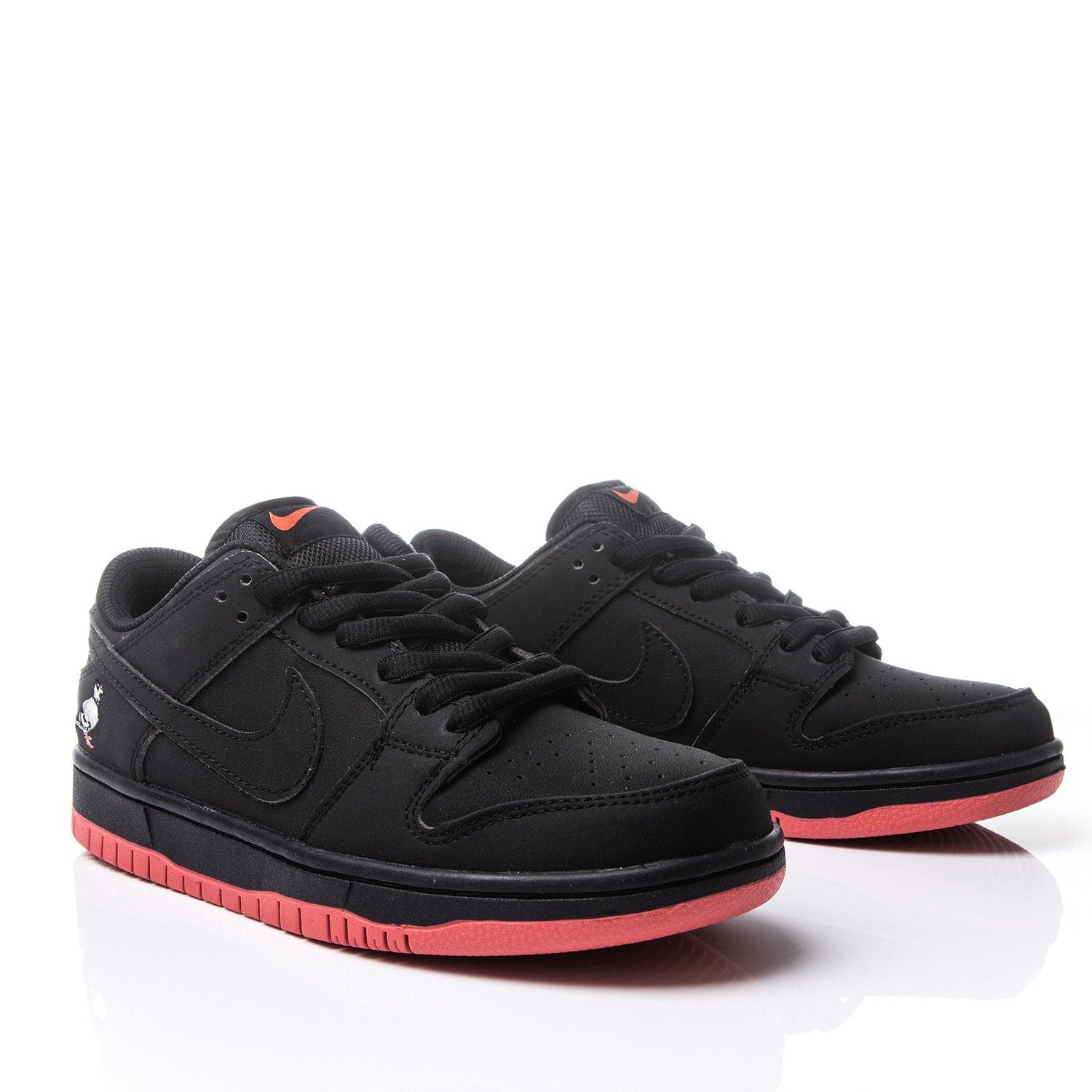 Dunk low clearance black pigeon