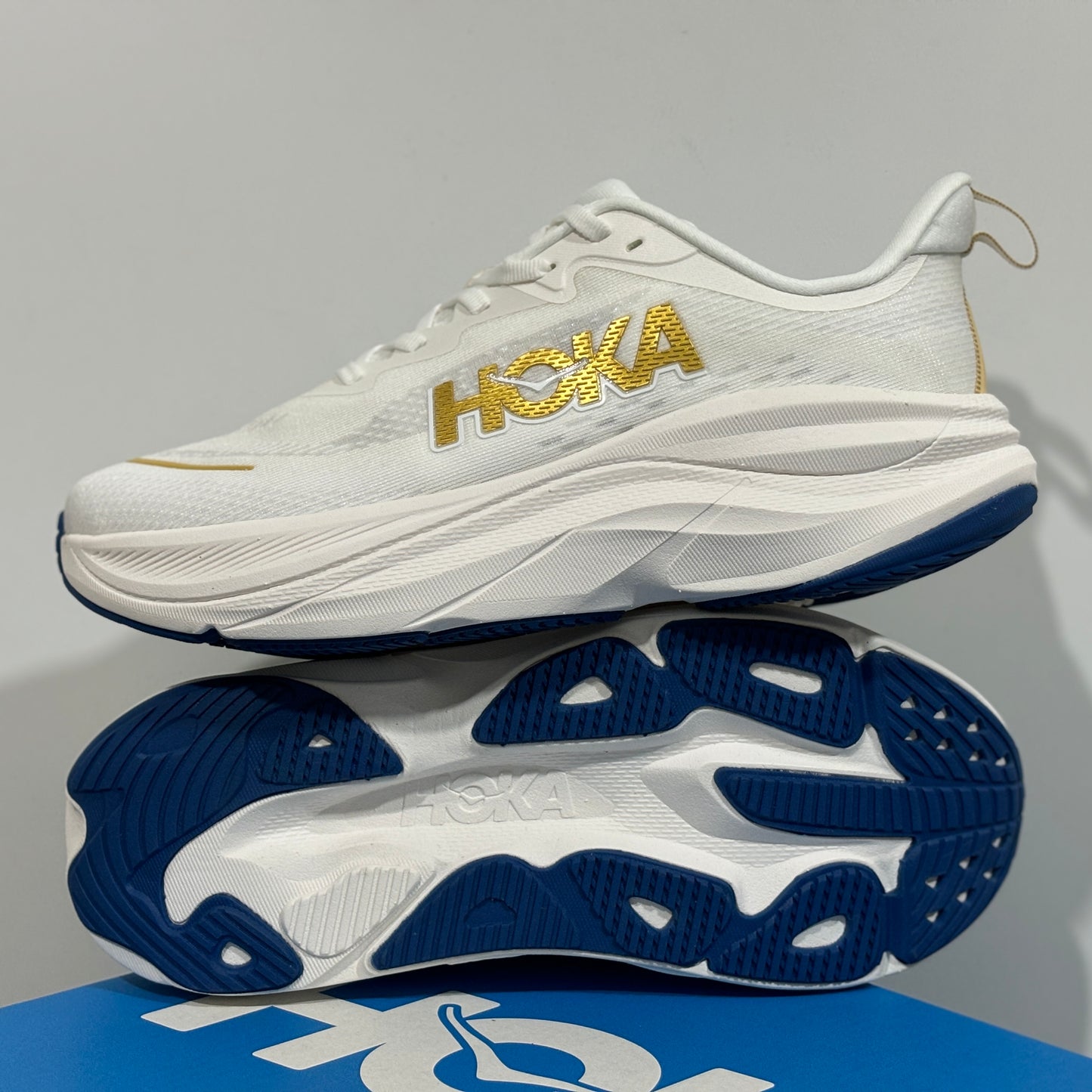 HOKA SKYFLOW - Platinum