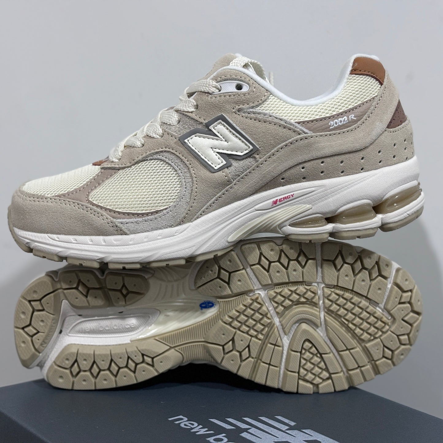 New Balance "2002R - Apricot"